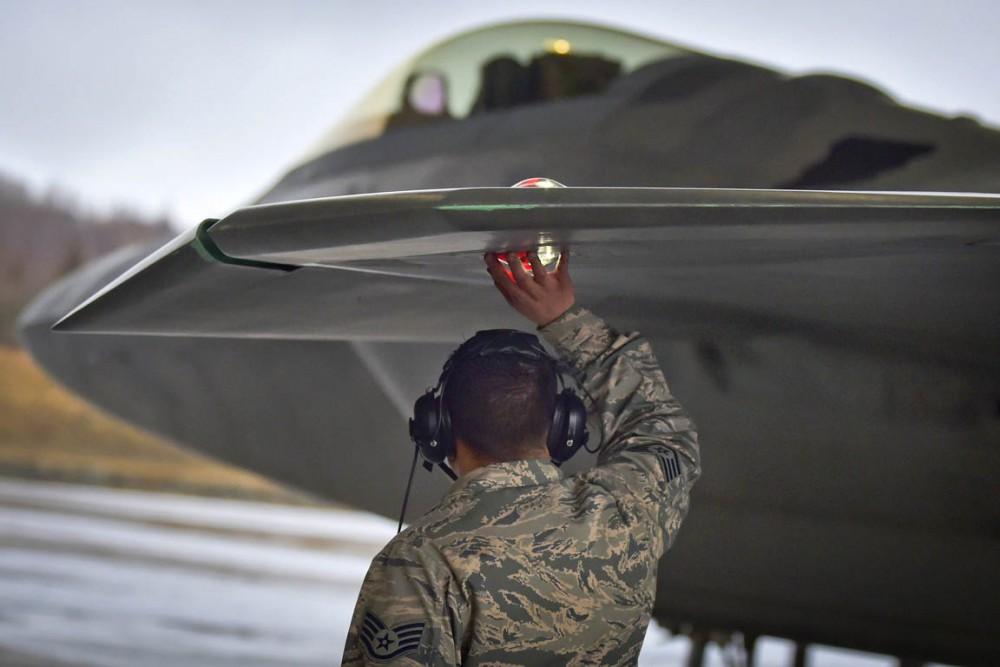 Pangkalan F-22 Raptor di Alaska Rusak Karena Gempa