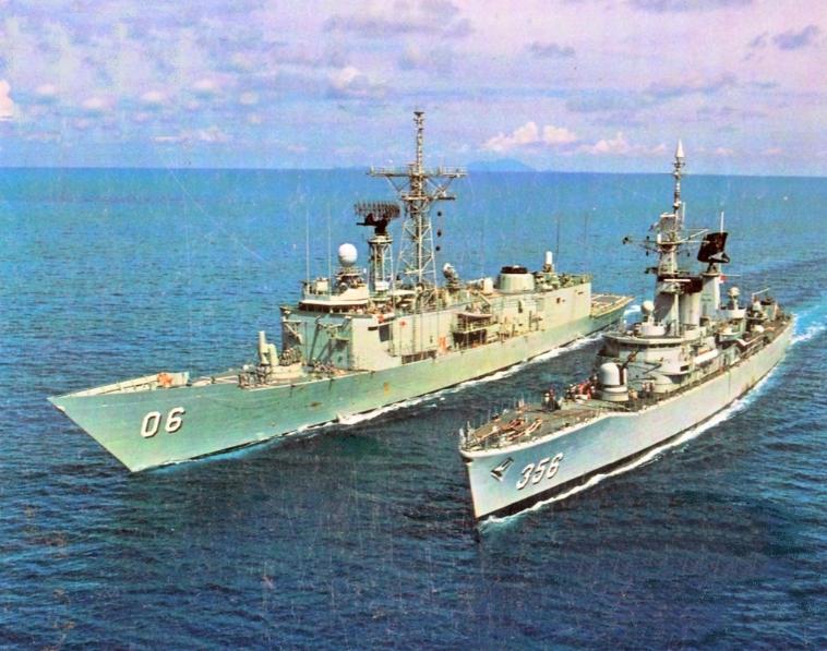 HMAS Newcastle Latihan Bersama KRI Karel Satsuit Tubun