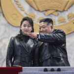 Korea Utara: Kim Jong Un Pamerkan Kim Ju Ae di Parade Militer, Perkuat Spekulasi Suksesi Dinasti