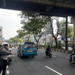 Pemotor Lansia Patah Tulang Setelah Oleng dan Jatuh di Jalan Margonda Raya Depok