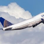 United Airlines Boeing 767 Serempet Tiang dan Truk Saat Mendarat di Bandara Newark